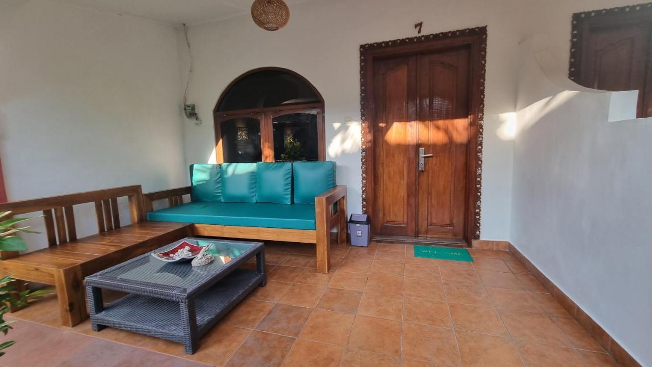 Catra Homestay Beach Apartments จันดีดาซา ภายนอก รูปภาพ